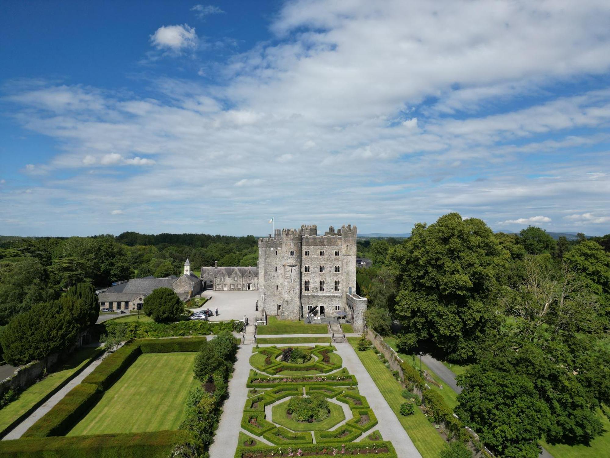 Kilkea Castle Hotel Exterior foto